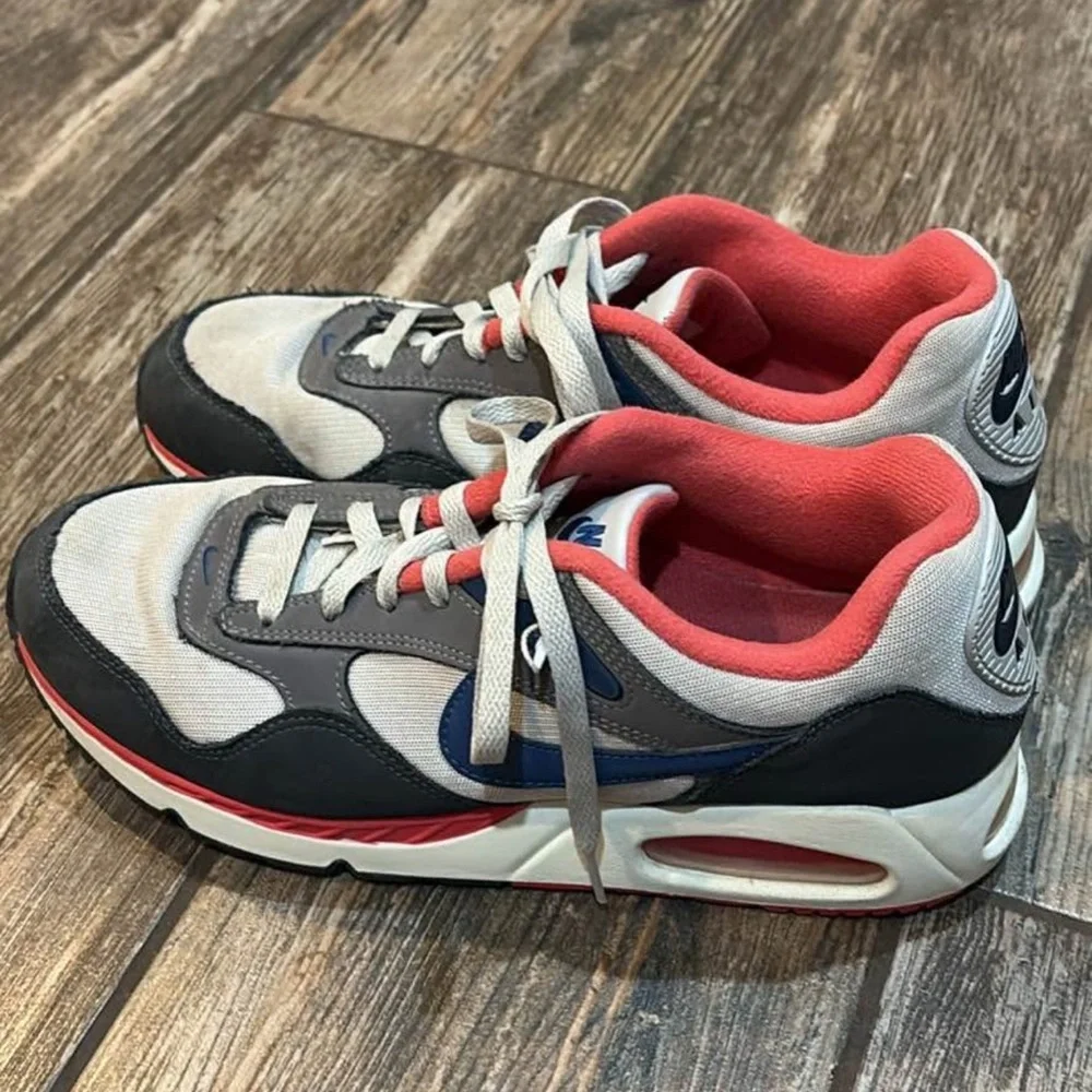 Nike Sneakers with Red and Blue Highlights Size 11 - Picture 1 of 5